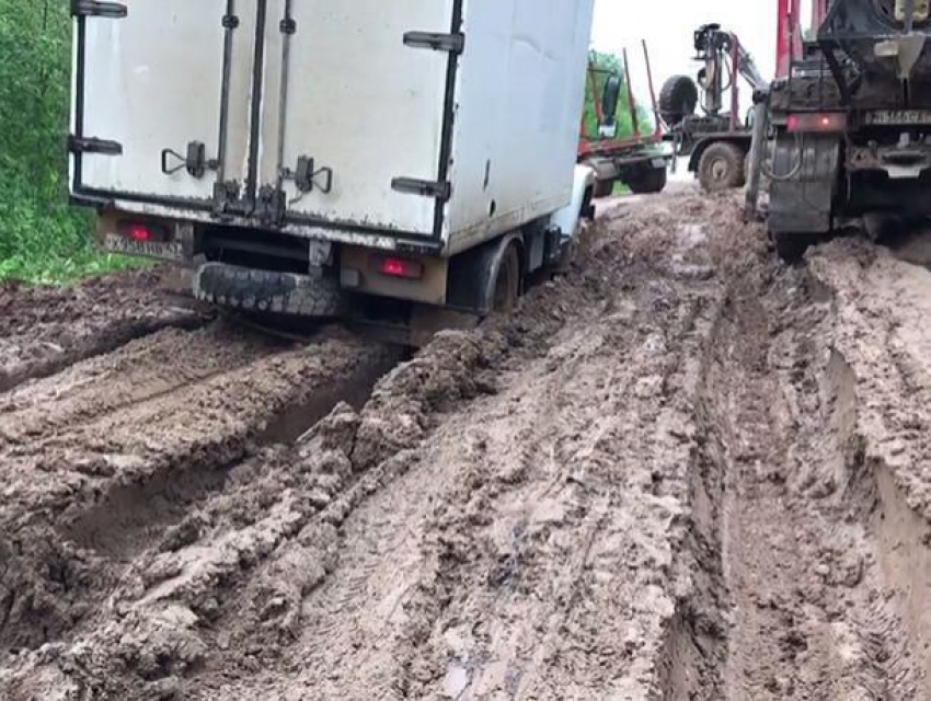 Водителю большегруза грозит «административка» за грязевые следы