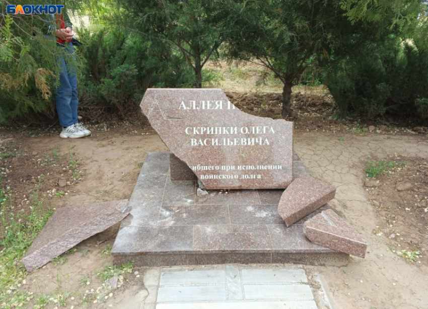 В Волжском вандалы сломали мемориал волжскому милиционеру