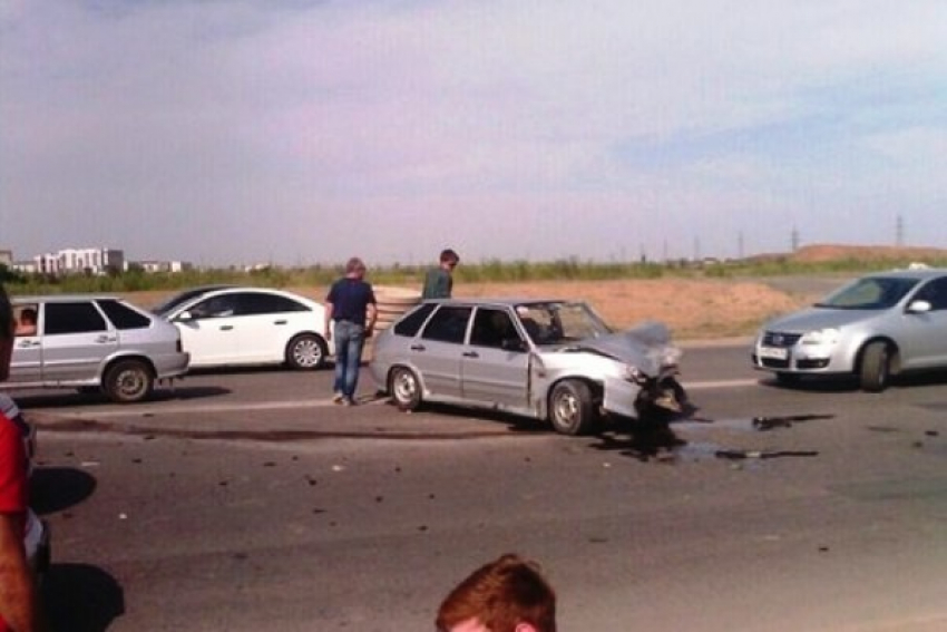 В поселке Южном все же лоб в лоб столкнулись два авто