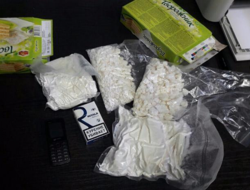 Полтора килограмма наркотических веществ изъяли у двух волжан
