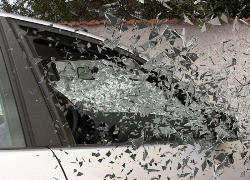 Водитель BMW «вылетел» на встречку: двое волжан получили травмы
