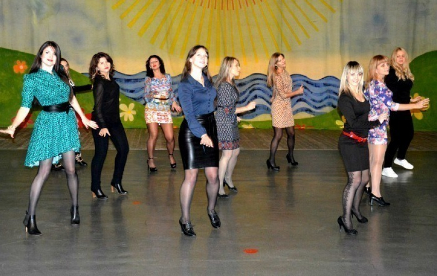 Участницы «Миссис Волжский» танцуют и готовятся стать звездами караоке