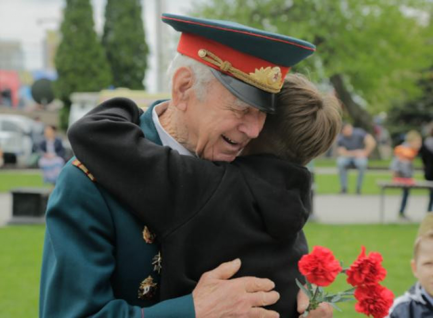 Праздничные события в честь Дня Победы в Волжском