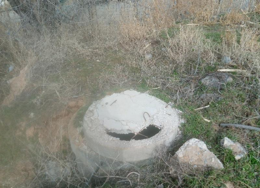 Бетонная плита, мусор и рваный батут: проблемы, волнующие жителей Волжского