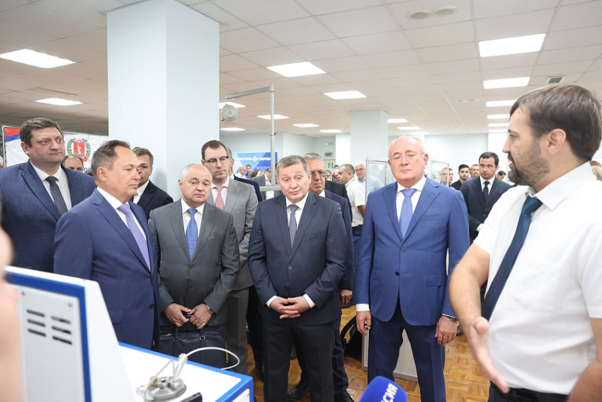 Губернатор Андрей Бочаров с руководством «Газпрома» оценил мощности производств в Волжском и Волгограде