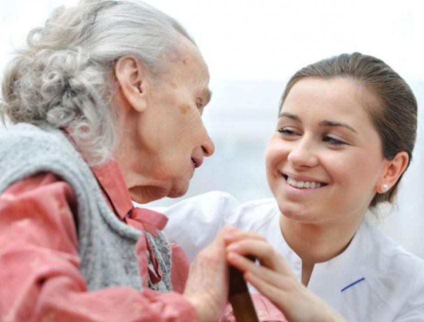 Тихий ветерок и пасмурное небо ждет волжан в День соцработника