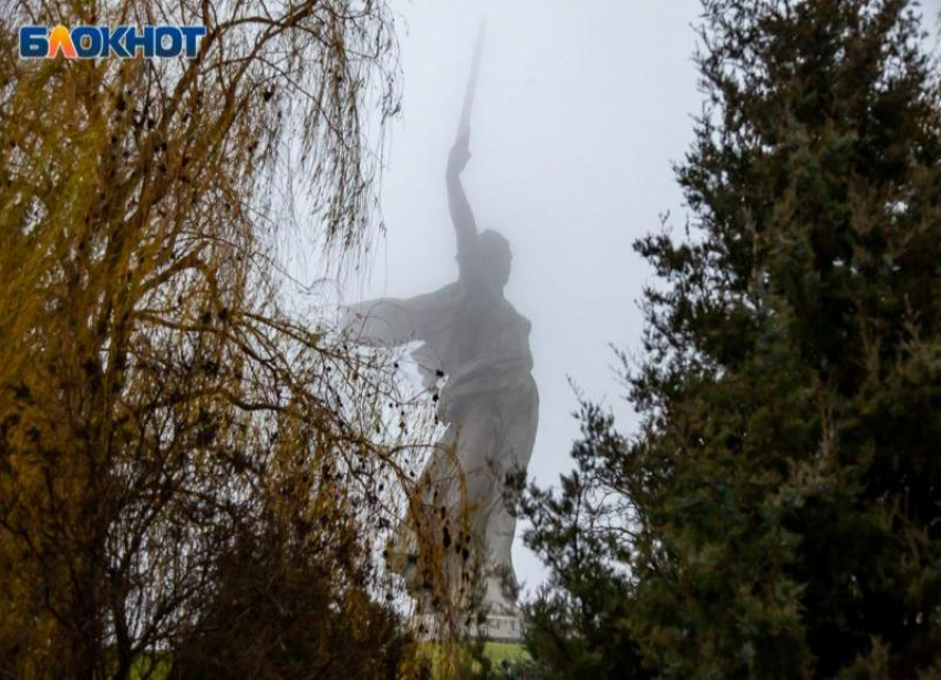 Родина-мать снесла голову статуе Свободы: креативщики выпустили ролик
