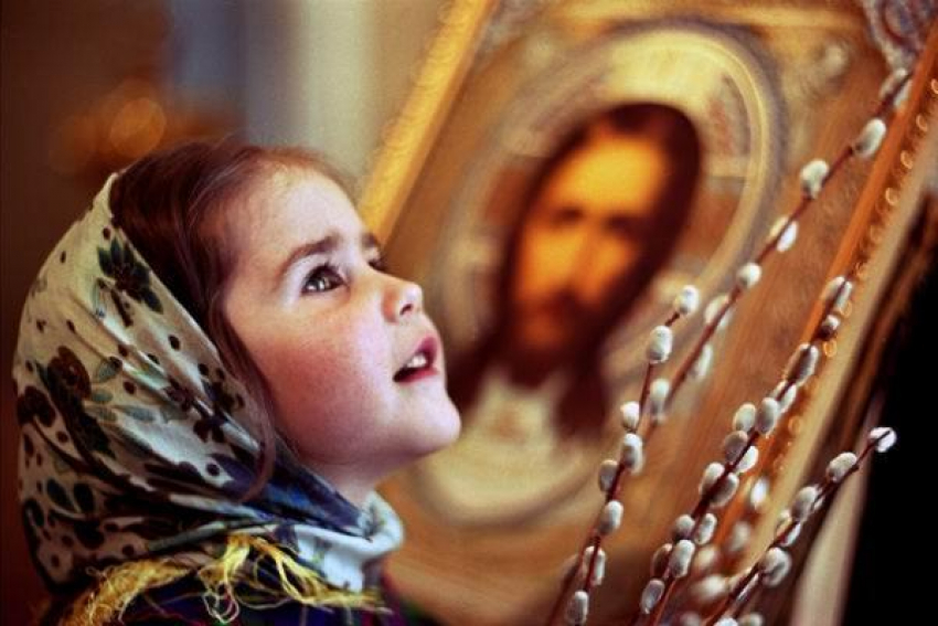 Православные христиане в Волжском отмечают Вербное воскресенье