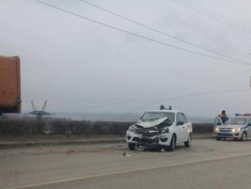 В ДТП около моста через Волжскую ГЭС пострадал мужчина