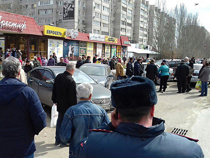 Крупное ДТП в Волжском: на улице Мира столкнулись сразу шесть машин