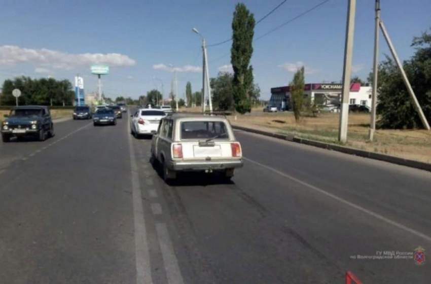 В Волжском, на проспекте Ленина, ВАЗ врезался в иномарку
