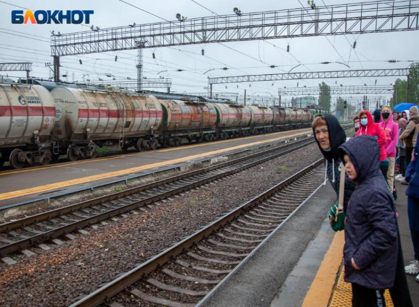 В Волжском закрыли проход на перрон вокзала: как попасть на поезд