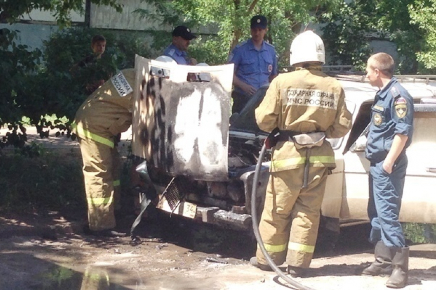 В новой части Волжского горел ВАЗ-2106
