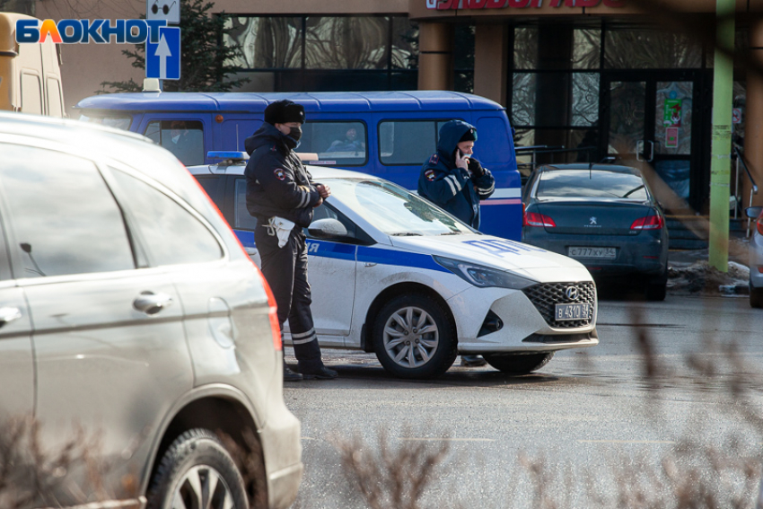 В Волжском на перекрестке улиц Мира и Оломоуцкой произошло ДТП с пострадавшими