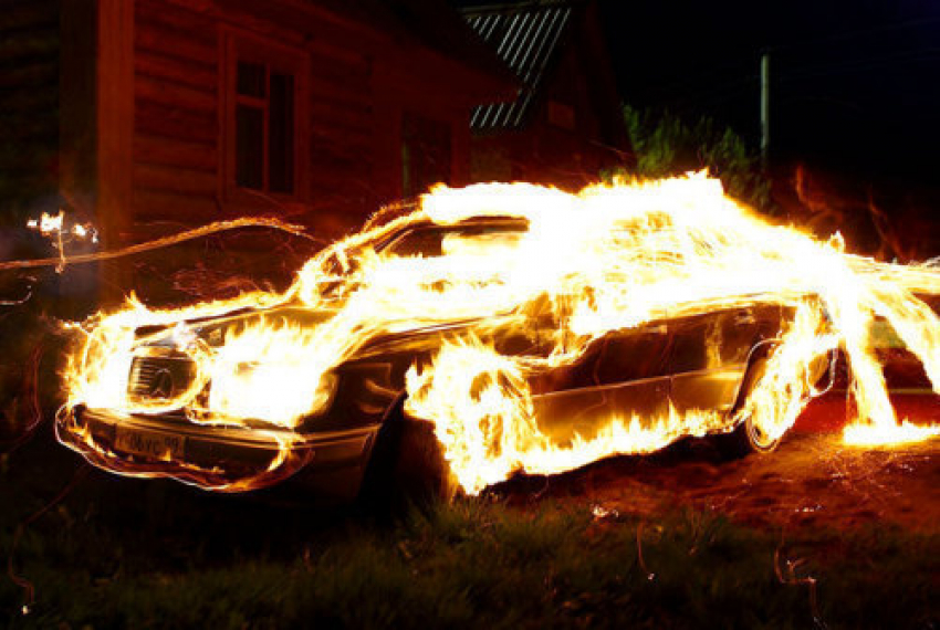 На юге Волгограда пироманы сожгли «Волгу"