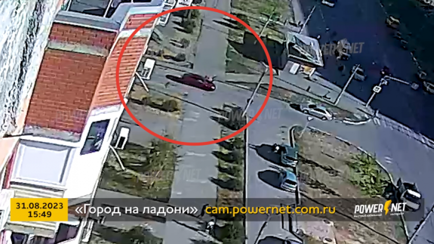 Курьера на велосипеде сбила машина в Волжском: видео