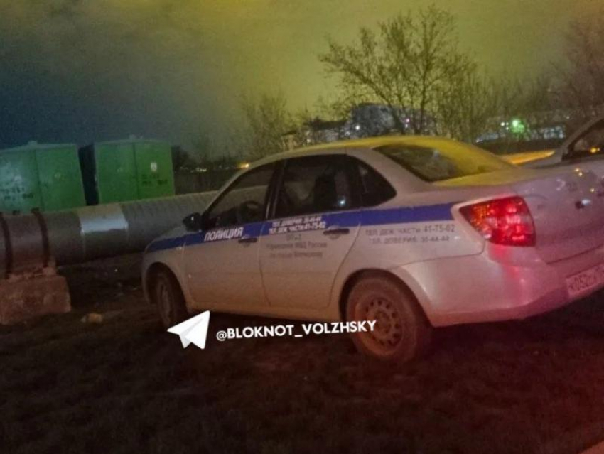 Нарушитель в погонах: волжане пожаловались на стража порядка, паркующегося на зеленой зоне