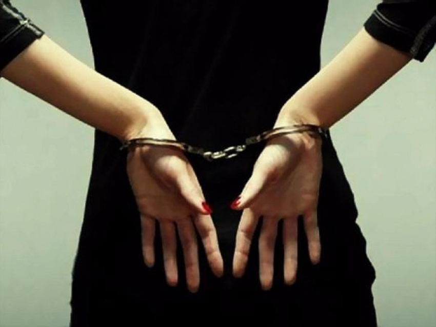 В Волжском 33-летняя директор косметического салона украла у безработной около 73 тысяч