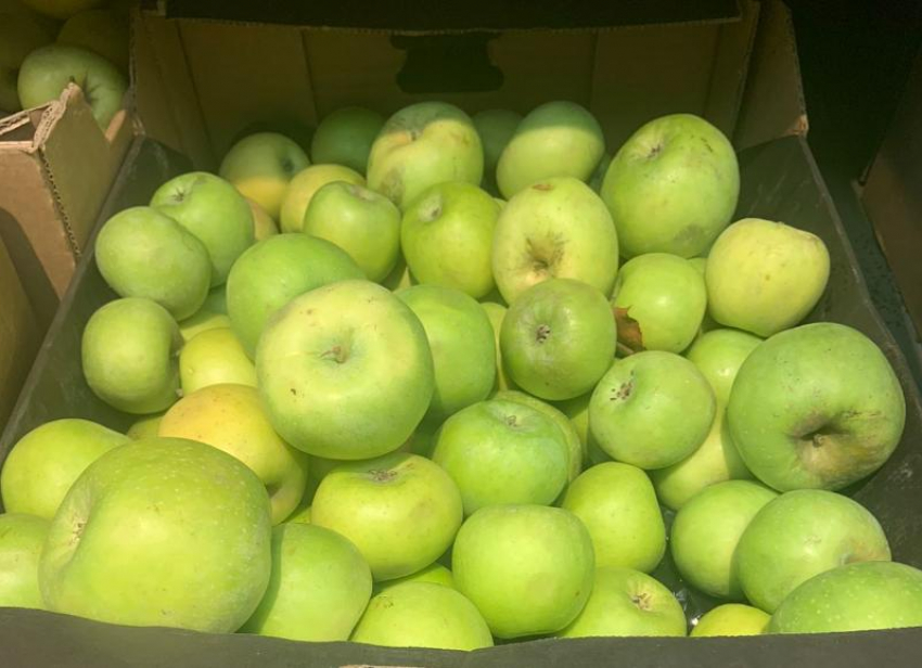 Продуктовая корзина недели: сравниваем цены на яблоки в магазинах Волжского 