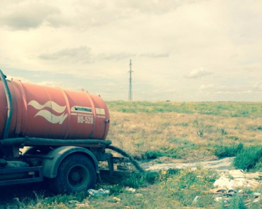 В селе Заплавное за сброс жидких отходов на почву предприятие оштрафовано на 110 тысяч рублей