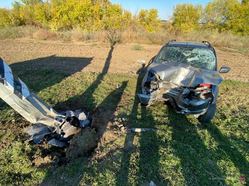 Под Волгоградом автобус с детьми врезался в «Лада»: есть пострадавший