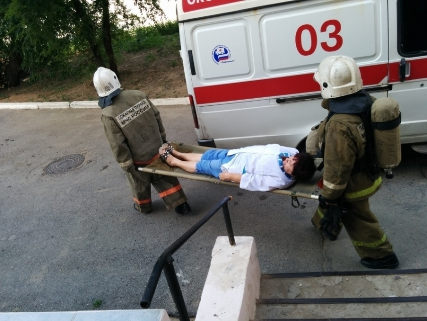 Из больницы Фишера в Волжском эвакуировали  35 пациентов