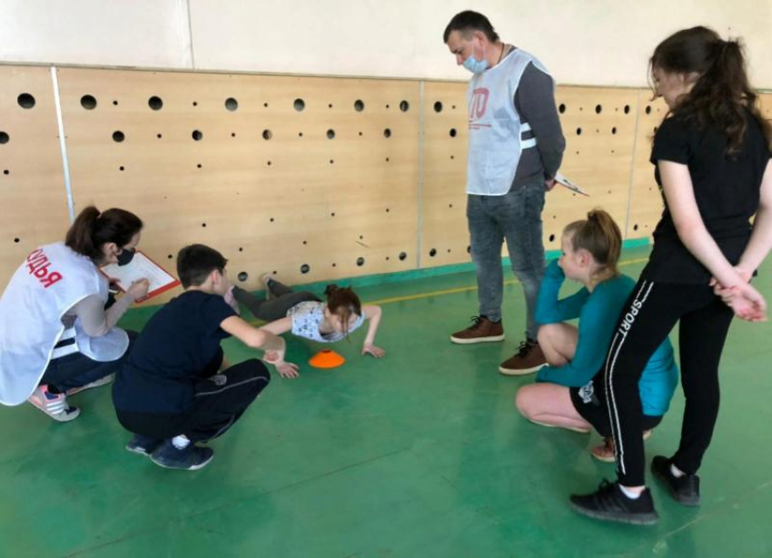 В школах Волжского проходит массовое тестирование по нормативам ГТО 