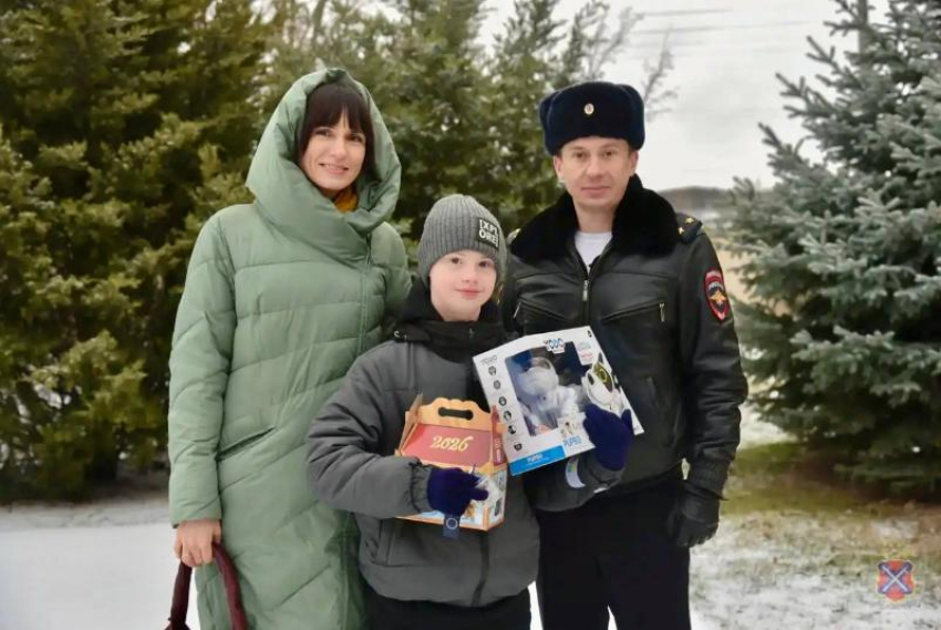 От игрушечного пса до реальной службы: как полицейские превратили мечту 12-летнего волжанина об игрушке в настоящее приключение