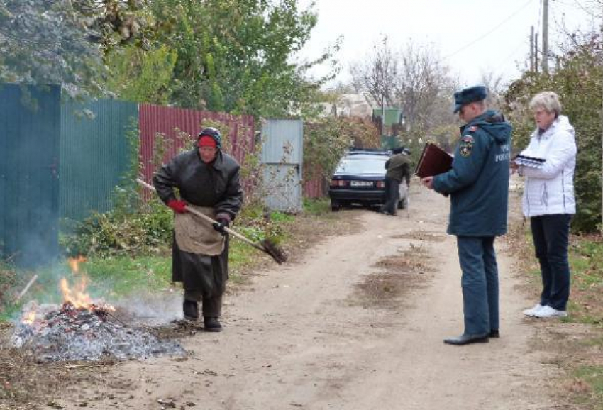 77-летняя нарушительница сожгла листвы на 4 тысячи рублей в Волжском