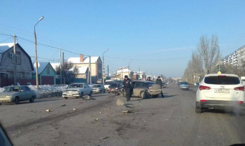 В Волжском в ДТП с участием пяти иномарок пострадал водитель «Рено"