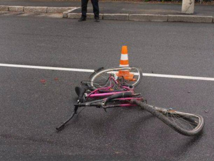 В Волжском велосипедиста сбили прямо на пешеходной дорожке