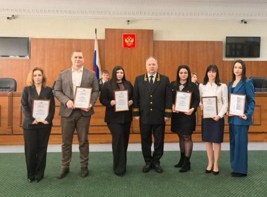 Сразу двое сотрудников Волжского городского суда стали лучшими помощниками судей региона