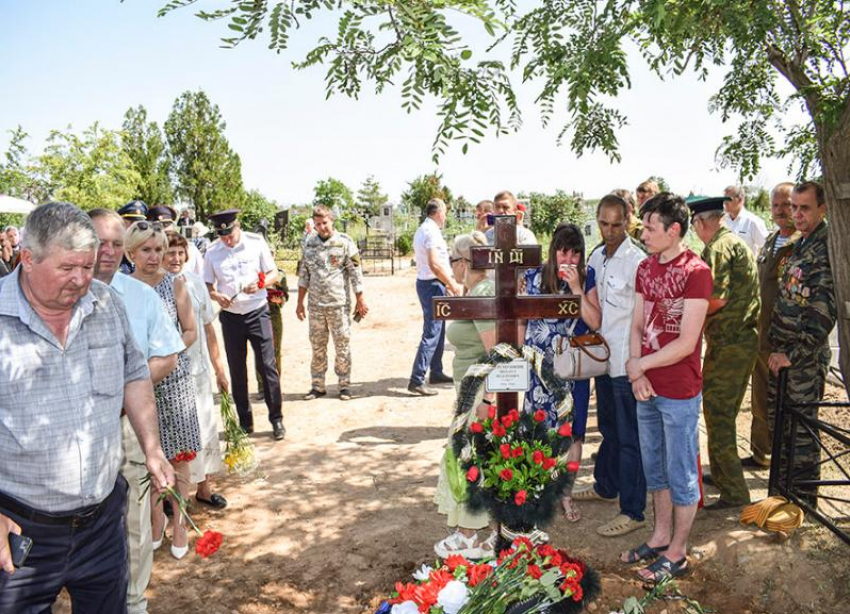 В Средней Ахтубе солдата предали родной земле спустя 79 лет
