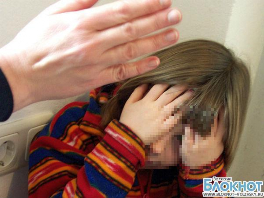 В Волжском рецидивист зарезал мужчину и избил трехлетнюю девочку