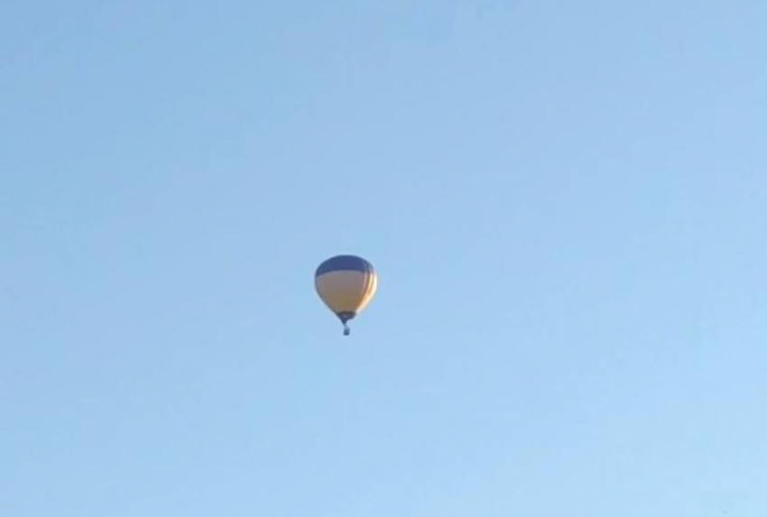 Желто-голубой воздушный шар задел чувства жителя Волжского
