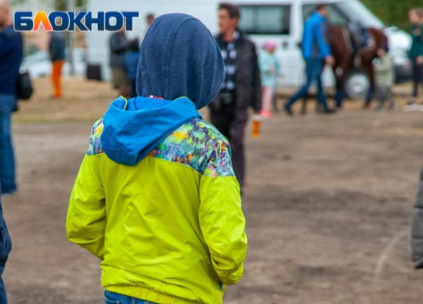 Ребенок выпил раствор белизны: медики спасают школьника в Волгоградской области