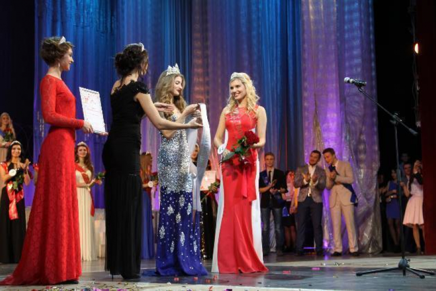 Студентка ВолГУ получила приз зрительских симпатий на конкурсе «Мисс Студенчество"