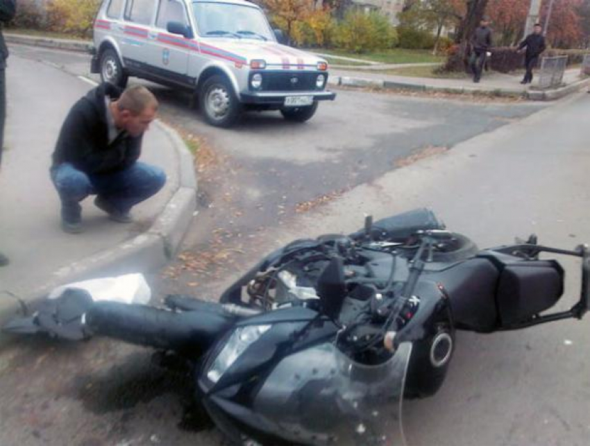 Дерзкий байкер сбил 80-летнюю бабушку на оживленной дороге в Волжском 