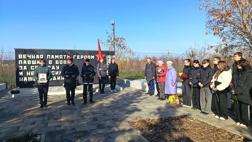 В Волжском чествовали героев войны у Братской могилы