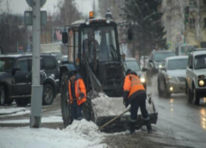 В Волжском набирают на работу уборщиков снега