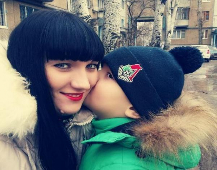 Красавицу Кристину Полетаеву поздравляет Павел Ермаков