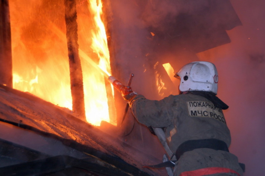 В пятиэтажке в Волжском при пожаре пострадал 7-летний ребенок