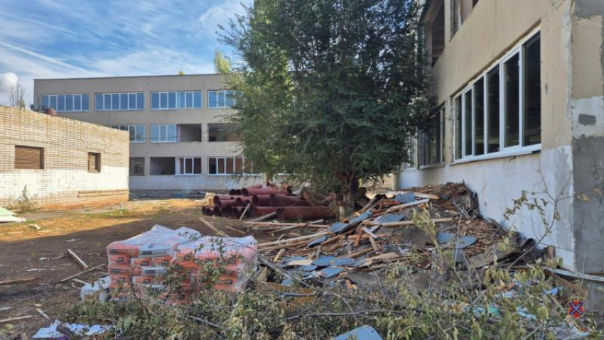 В Волжском планируют закончить ремонт школы, на котором украли более 52 млн рублей