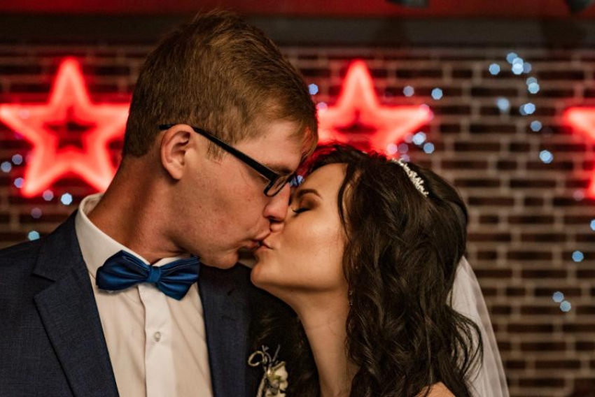 Ольгу Ковалевскую любящий супруг поздравляет с годовщиной свадьбы