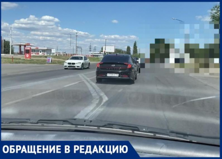 Две противоречивые разметки на дороге в Волжском создают аварийные ситуации: видео