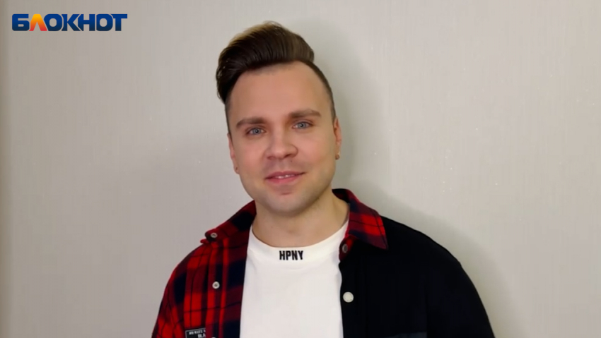 Солист группы «На-На» Михаил Игонин поздравляет жителей Волжского с наступающим Новым годом