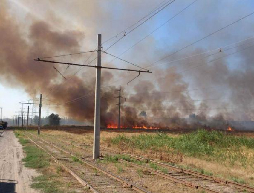 В Волжском сохраняется чрезвычайная пожароопасность