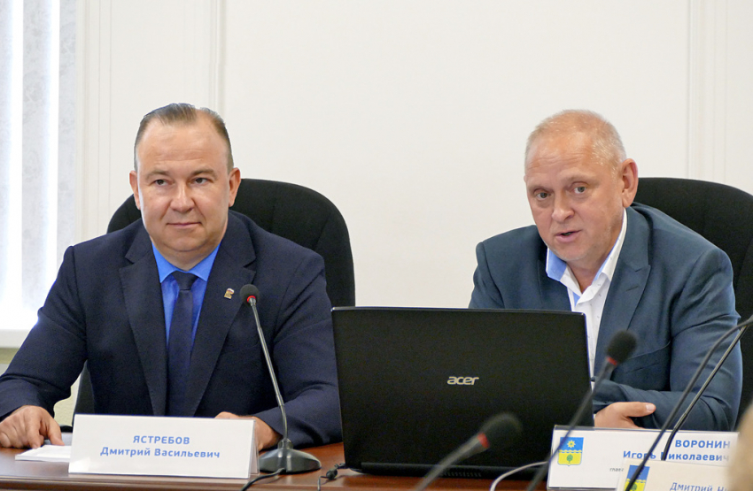 Глава Волжского выступил перед депутатами с отчетом о работе администрации