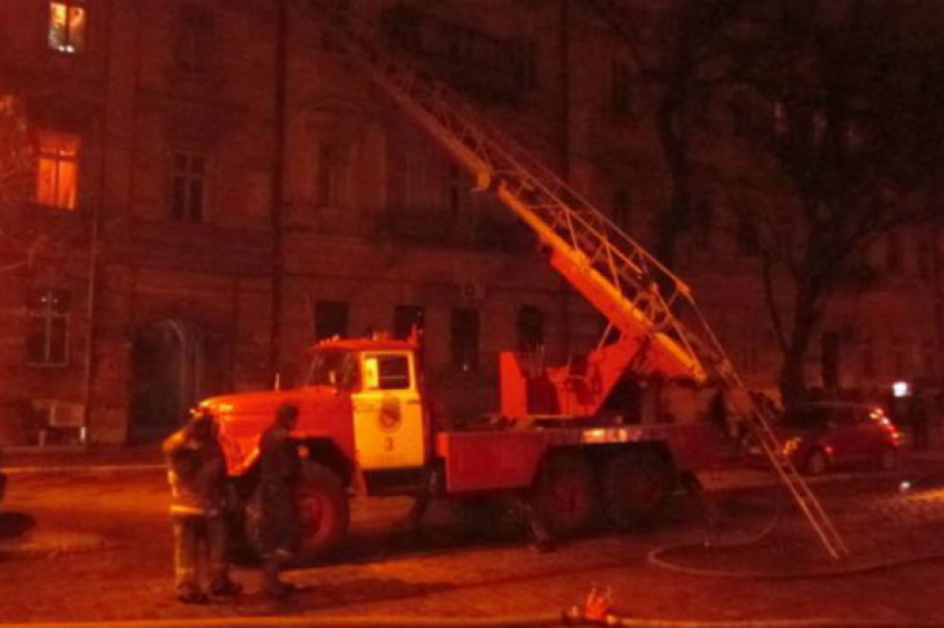 На юге Волгограда при пожаре погиб мужчина: 30 человек эвакуировано