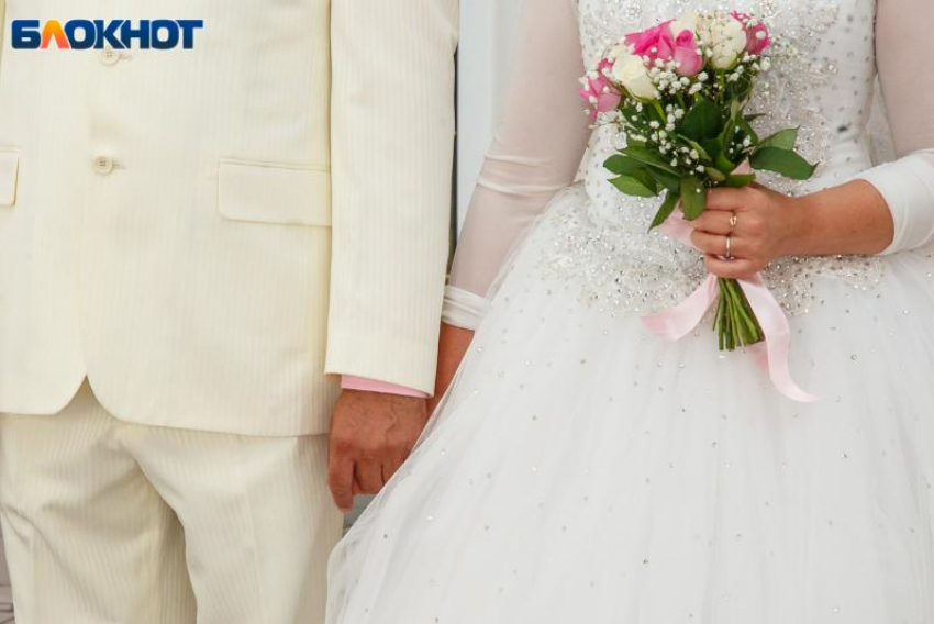 За сентябрь в Волжском развелись более сотни пар, а женились - в три раза больше